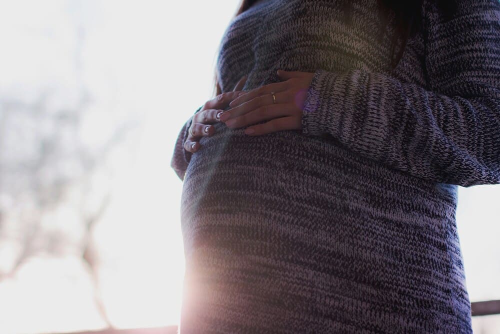 Prepararsi al parto con consapevolezza: tecniche olistiche per corpo e mente